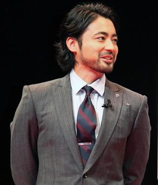 小栗旬、18年来の親友・山田孝之とCM初共演に満願「やっぱり、この人面白い」