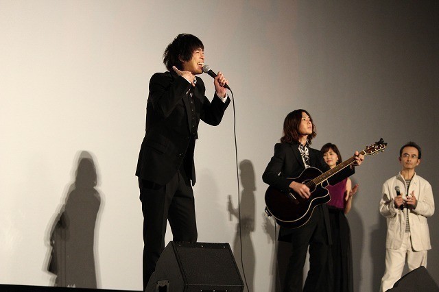 松岡茉優、渡辺大知のサプライズ歌唱に感激！「抱きしめられた気持ち」 - 画像9