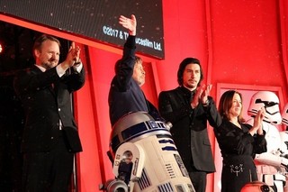 マーク・ハミル＆R2-D2のハグにファン1000人歓喜！「SW」新作引っさげ豪華メンバー来日