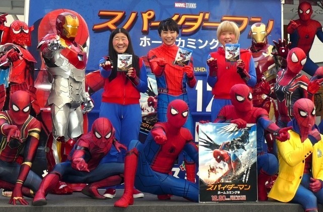和製スパイダーマン に名乗り 須賀健太 おなじみのポーズを披露 映画ニュース 映画 Com
