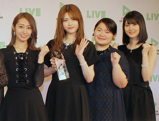 乃木坂・桜井「ハイテンションだった」LINE LIVEで受賞 生田はツッコミ「いつもよりしゃべっていた」