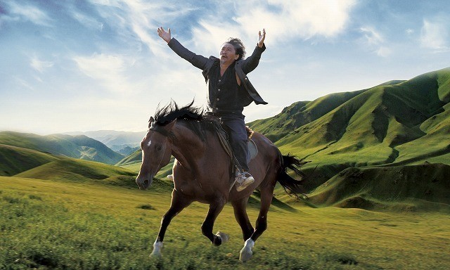 キルギス映画「馬を放つ」の一場面