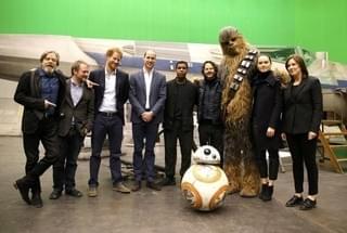 撮影現場を訪れたウィリアム王子とヘンリー王子「スター・ウォーズ 最後のジェダイ」