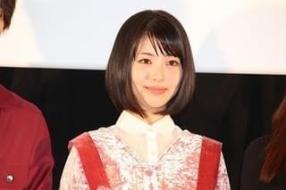 浜辺美波、ハイテンション“顔芸”に全力投球！主演「賭ケグルイ」で女優魂見せる