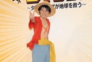 伊藤淳史はルフィ、生駒里奈はナルト！ジャンプ編集部全面協力ドラマで人気キャラのコスプレ挑戦