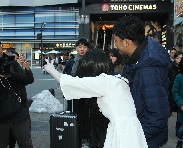 「リング」貞子、歌舞伎町に降臨も“いい人”すぎて「めっちゃ愛されてる！」 - 画像3