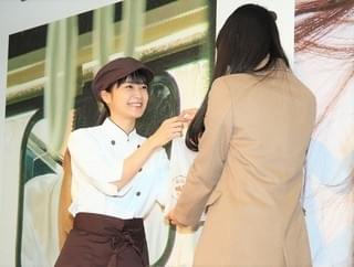 元乃木坂46・深川麻衣、パン屋になっても聖母！1日店長就任