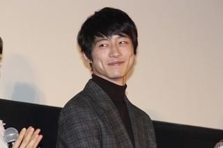 綾瀬はるか、密かな夢は「世界平和！」 北村一輝はハンサムぶりを発揮