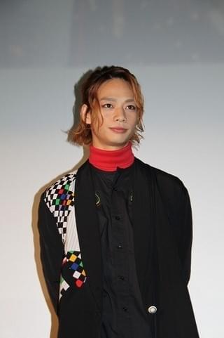 「曇天に笑う」三男坊・若山耀人の司会ぶり、古川雄輝＆桐山漣が目を細める