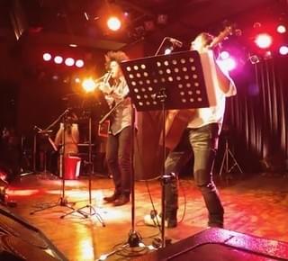 主題歌は道尾秀介&谷本賢一郎の 音楽ユニット「DEN」「名前」