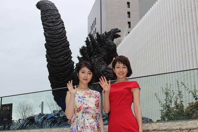 「新・ゴジラ像」が日比谷に上陸！沢口靖子＆浜辺美波、迫力の造形に驚嘆