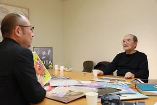 鋤田氏(右)と、聞き手を務めた松蔭氏「SUKITA 刻まれたアーティストたちの一瞬」