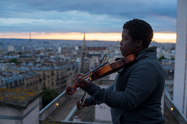 パリの空に響くメロディ…演奏家と子どもたちの交流描く「オーケストラ・クラス」予告編公開 - 画像1