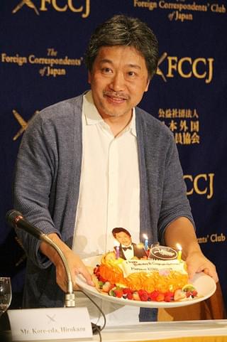 是枝裕和監督「万引き家族」は「誰か1人に向けて作っている」 取材先の女児との交流明かす