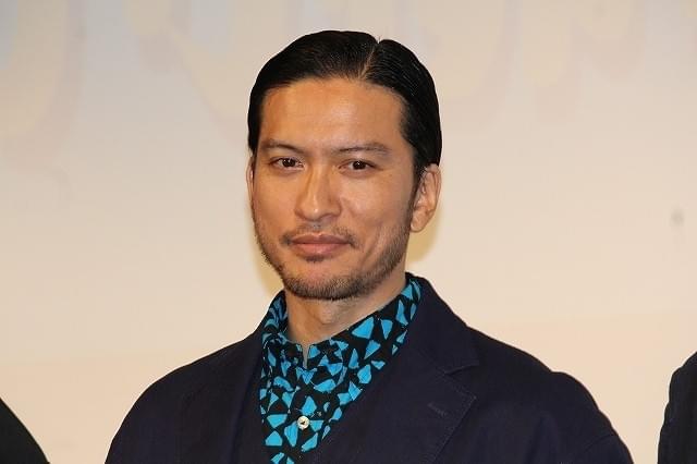 長瀬智也 鼻毛に白髪 告白に場内悲鳴 ヒゲもありますよ 映画ニュース 映画 Com