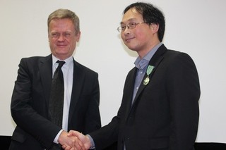 深田晃司監督、密接な関係を築いたフランスの芸術文化勲章「シュバリエ」を受勲