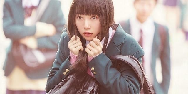 桜井日奈子が“あわわポーズ”！ 平野紫耀主演「ういらぶ。」制服