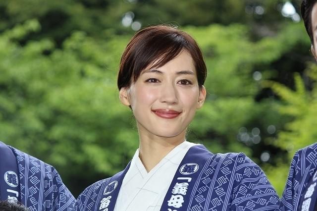 綾瀬はるか ドラマ撮影中に土下座したまま 寝落ち 初共演 竹野内豊が暴露 映画ニュース 映画 Com