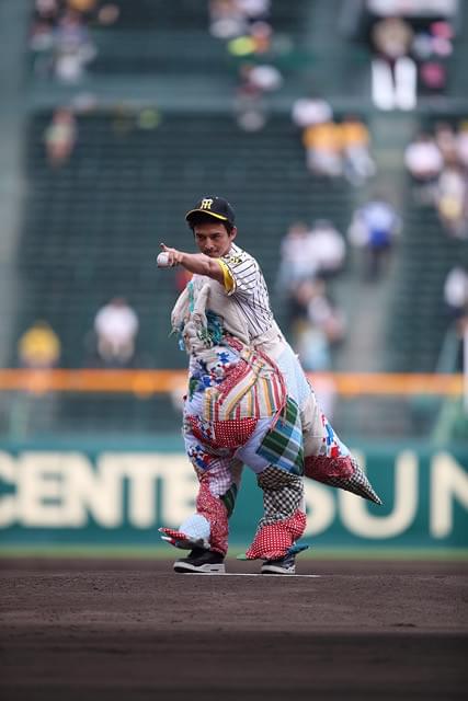 満島真之介が甲子園で始球式！藤浪投手に「ジュラシック・ワールド」級のエール - 画像1