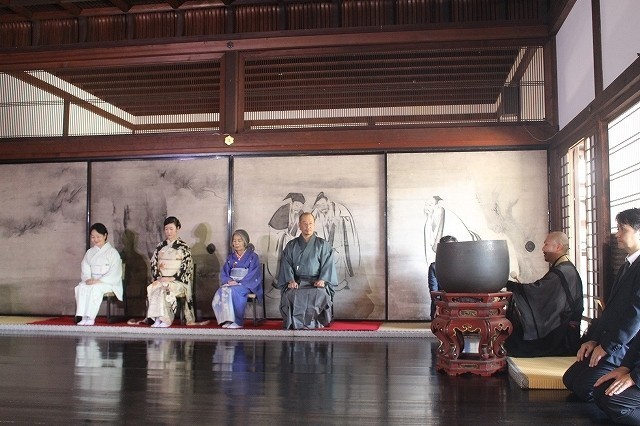 黒木華＆樹木希林、京都・建仁寺で献茶式 艶やか着物姿で「お見合い写真を撮っておこうか」 - 画像6