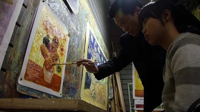 中国、世界最大の複製画村に潜入！ 「世界で一番ゴッホを描いた男」場面写真公開 - 画像10