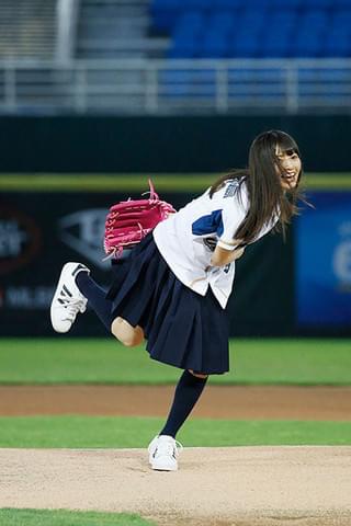 齋藤飛鳥「あの頃、君を追いかけた」の故郷・台湾で人生初の始球式