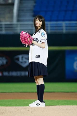 齋藤飛鳥「あの頃、君を追いかけた」の故郷・台湾で人生初の始球式