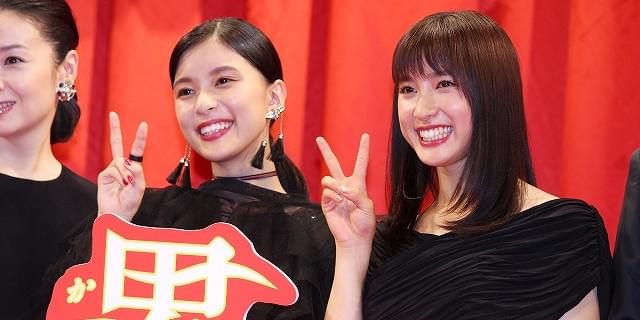 芳根京子が大粒の涙、土屋太鳳が猛烈ハグ！ダブル主演「累」で深めた友情に観客拍手 : 映画ニュース - 映画.com