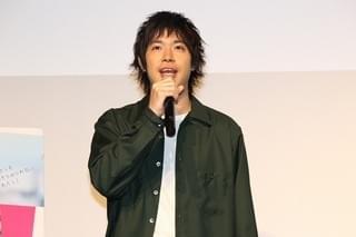 橋本愛、フジファブリックに「ここは退屈迎えに来て」シネマ・コンサートを提案！