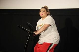 渡辺直美、米ポッチャリコメディエンヌのエアロバイクシーンを実演！