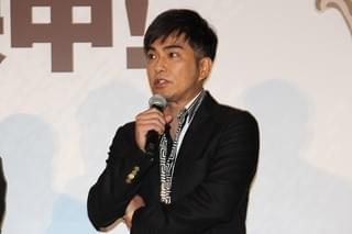 佐藤健、商売上手な“チャリ男”高橋一生の話術で財布のひも緩む！