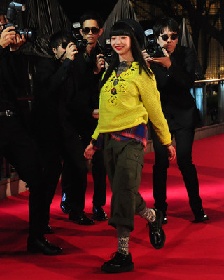 東京国際映画祭初のファッションショーに青柳翔、山崎紘菜、松井愛莉ら登場で歓声！