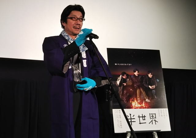 東京国際映画祭の観客賞に輝いた「半世界」阪本順治監督、「法被でハッピー！」と上機嫌 - 画像1