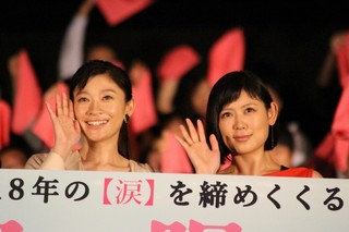 報知映画賞主演女優賞受賞の篠原涼子、夫・市村正親はミュージカルテンションで大喜び！
