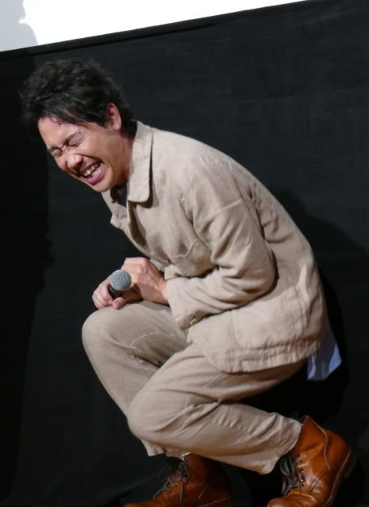 大泉洋 娘からの手紙に大笑い 崩れ落ちる 映画ニュース 映画 Com 大泉洋 娘からの手紙に大笑い 崩れ落ちる 映画ニュース 映画 Com