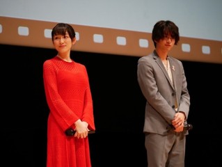 HTB開局50周年ドラマ「チャンネルはそのまま！」最速上映 新人アナ役・宮下かな子を演出陣が絶賛