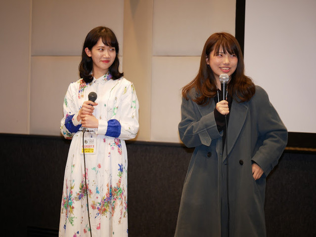 枝優花監督（右）と里内伽奈