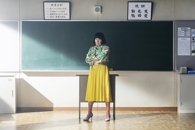 古田新太がゲイで女装家の高校教師に！ 「俺のスカート、どこ行った？」4月放送 - 画像1