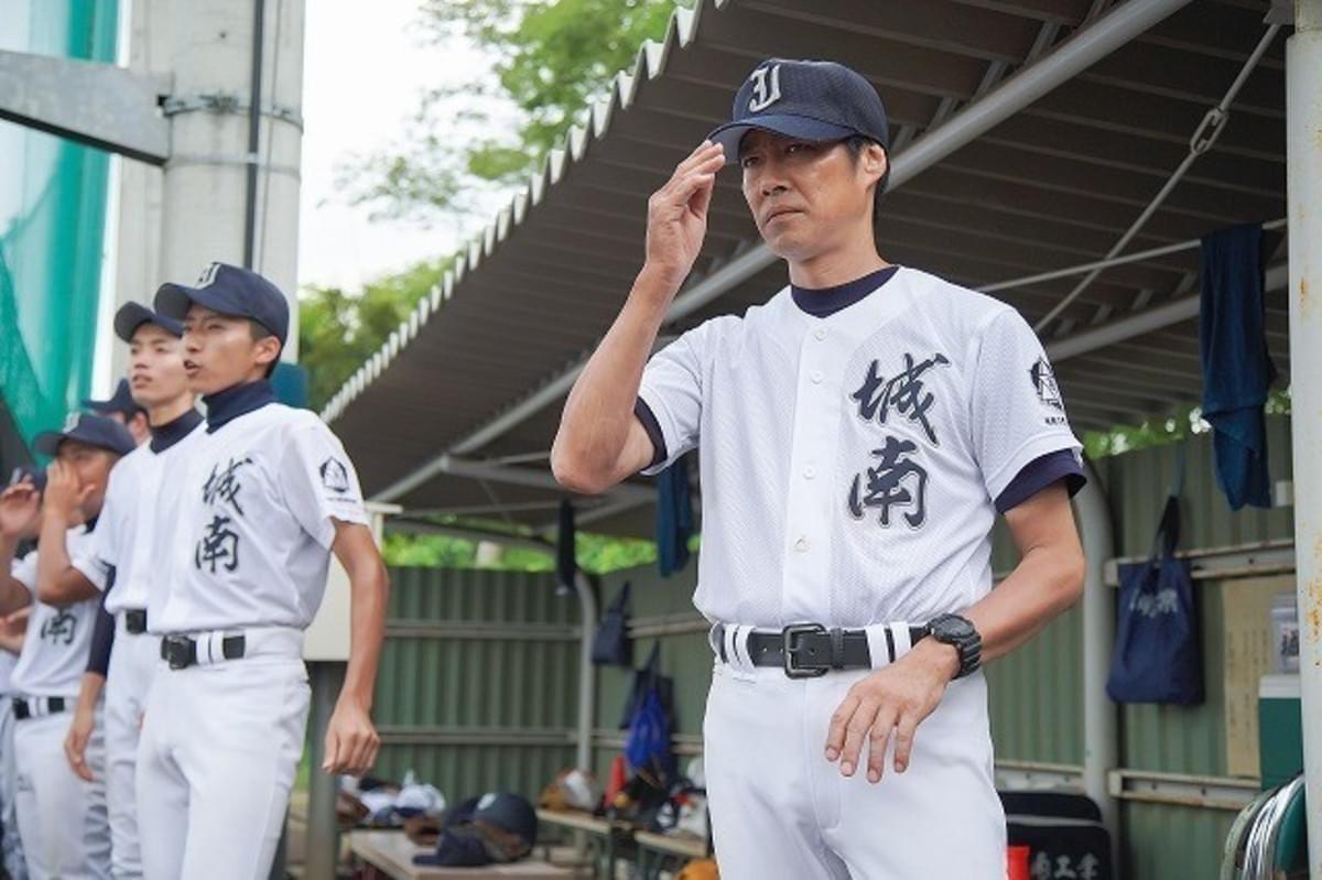 甲子園を目指した教師 余命半年の元生徒の感動作 堤真一が球児に気合を入れる新特報 映画ニュース 映画 Com