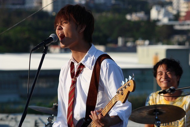 「小さな恋のうた」佐野勇斗らが沖縄で響かせた“やさしい歌”に体感温度急上昇！