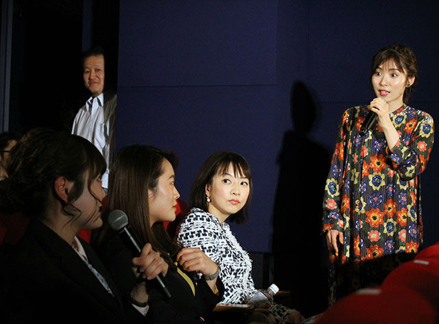 松岡茉優、制服姿の観客に興味津々「バースデー・ワンダーランド」をオススメ - 画像3