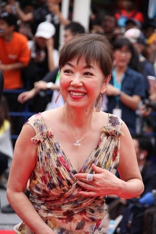 沖縄国際映画祭レッドカーペットは美の競演 松雪泰子、松本穂香、松井玲奈らに歓声