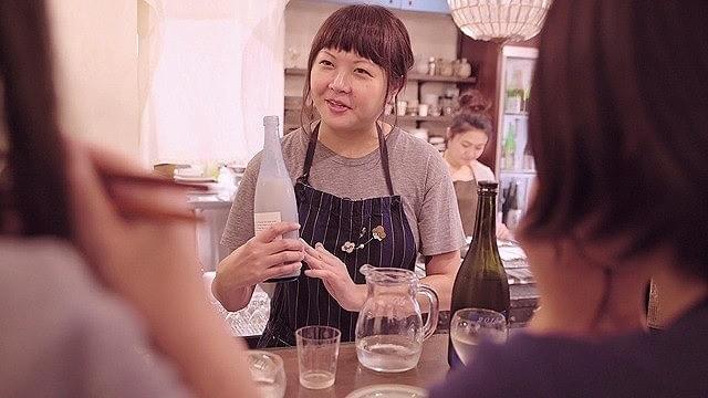 日本酒バーのカリスマ店長・千葉麻里絵さん