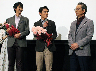 水谷豊、「轢き逃げ」で大役果たした主演2人に感謝の花束「本当によくやってくれた」