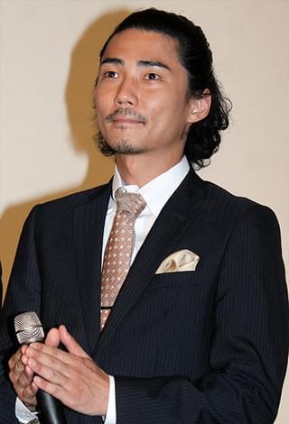 水谷豊、「轢き逃げ」で大役果たした主演2人に感謝の花束「本当によくやってくれた」