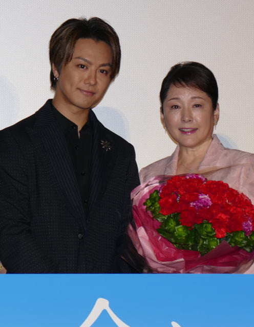 TAKAHIRO、母親演じた松坂慶子にカーネーション「これからもお母さんと呼ばせて」