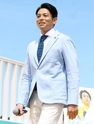 吉沢悠、サーフィン歴23年の腕前を披露「鍛えた背筋を見てほしい」