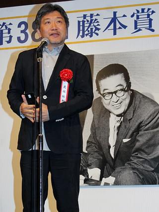 「万引き家族」是枝裕和監督に藤本賞「映画は不思議な生まれ方、育ち方をする」