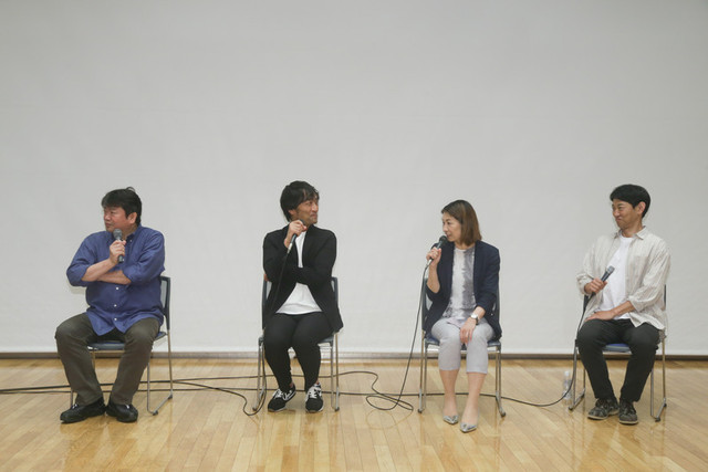 トークショーを盛り上げた本広克行監督、 森谷雄プロデューサー、志尾睦子氏、 川岡大次郎（左から）