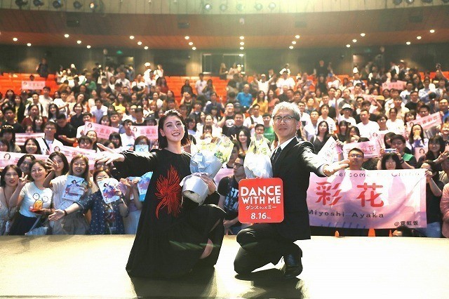 三吉彩花、上海国際映画祭に登場！バースデーサプライズに“ダンス”でお返し